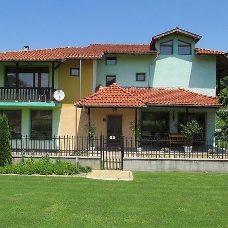 Pri Orehite Guesthouse Όρεσακ Εξωτερικό φωτογραφία