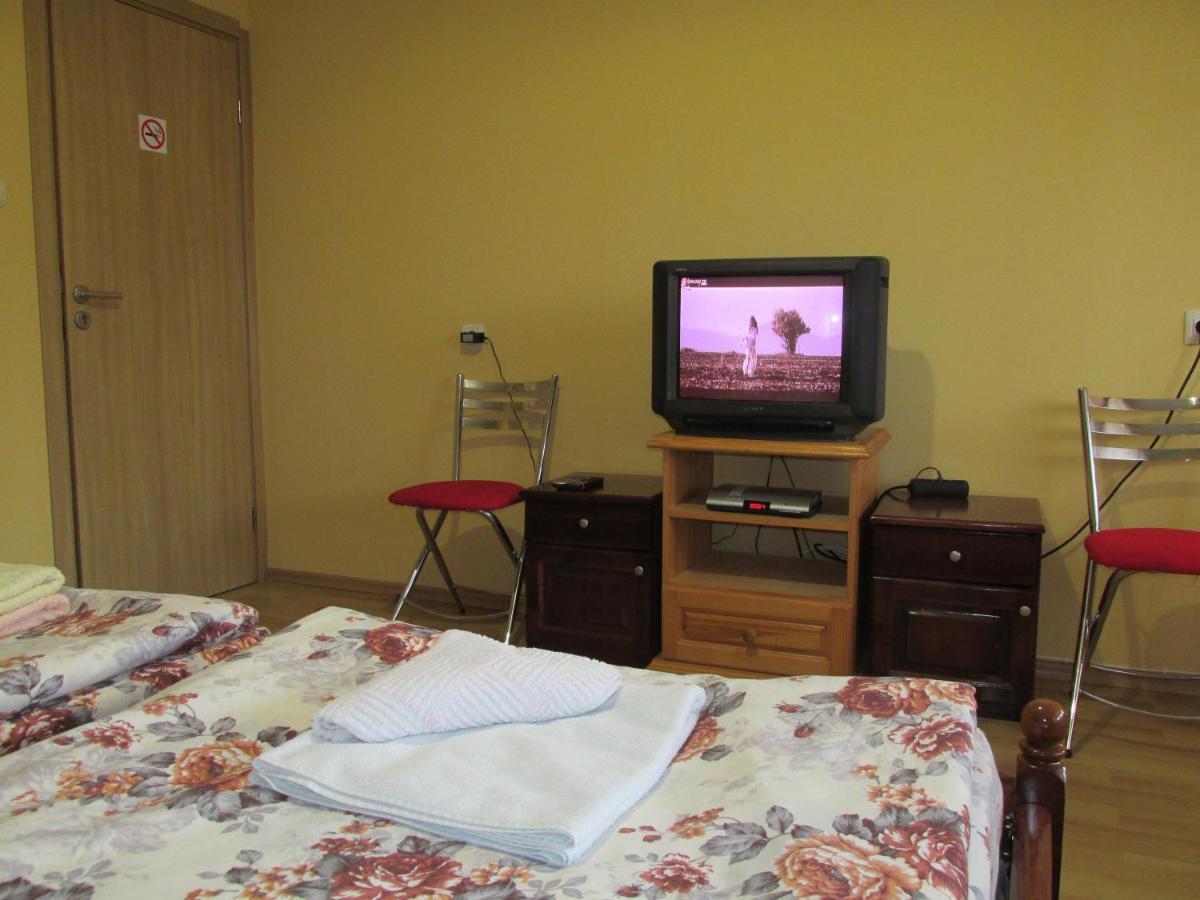 Pri Orehite Guesthouse Όρεσακ Εξωτερικό φωτογραφία