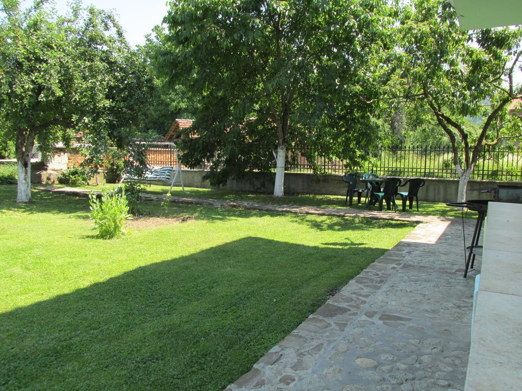 Pri Orehite Guesthouse Όρεσακ Εξωτερικό φωτογραφία