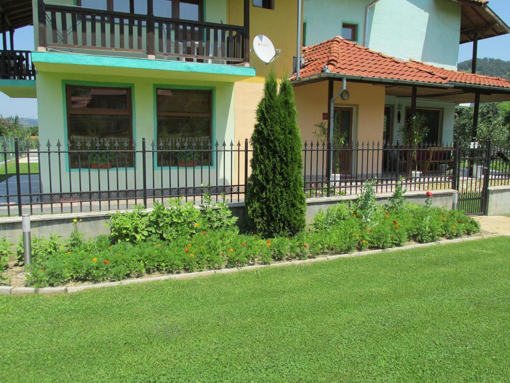 Pri Orehite Guesthouse Όρεσακ Εξωτερικό φωτογραφία